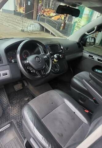 Серый Фольксваген Мультиван, объемом двигателя 2.5 л и пробегом 290 тыс. км за 6000 $, фото 10 на Automoto.ua