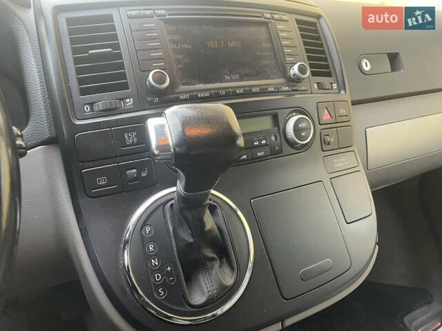 Сірий Фольксваген Мультиван, об'ємом двигуна 2.46 л та пробігом 257 тис. км за 12900 $, фото 20 на Automoto.ua