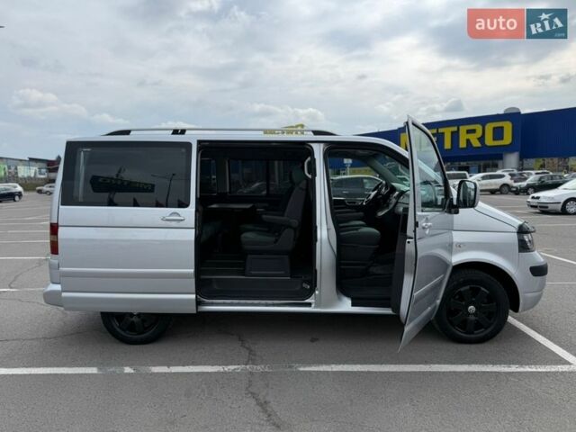 Серый Фольксваген Мультиван, объемом двигателя 2.5 л и пробегом 260 тыс. км за 13800 $, фото 25 на Automoto.ua