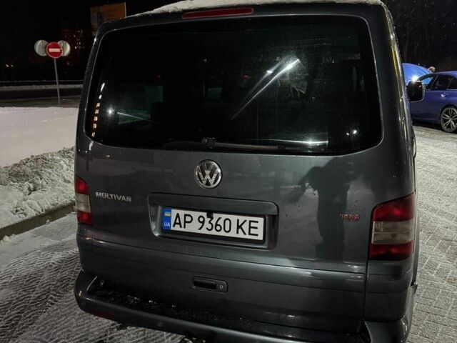 Сірий Фольксваген Мультиван, об'ємом двигуна 2.5 л та пробігом 320 тис. км за 11300 $, фото 4 на Automoto.ua