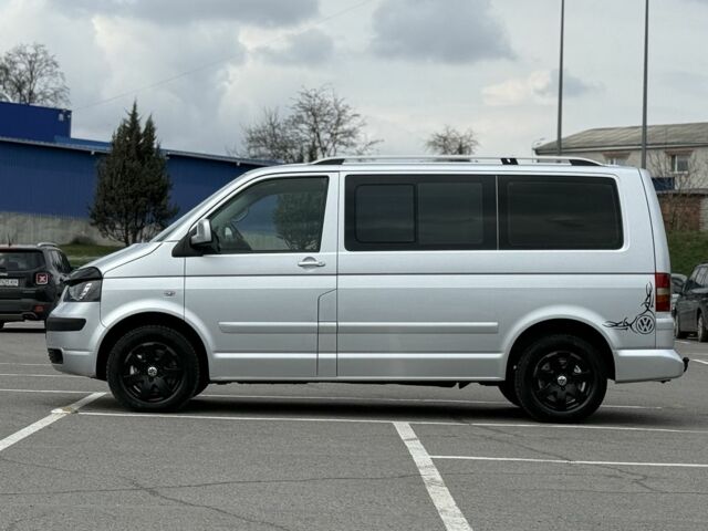 Серый Фольксваген Мультиван, объемом двигателя 2.5 л и пробегом 260 тыс. км за 13800 $, фото 4 на Automoto.ua