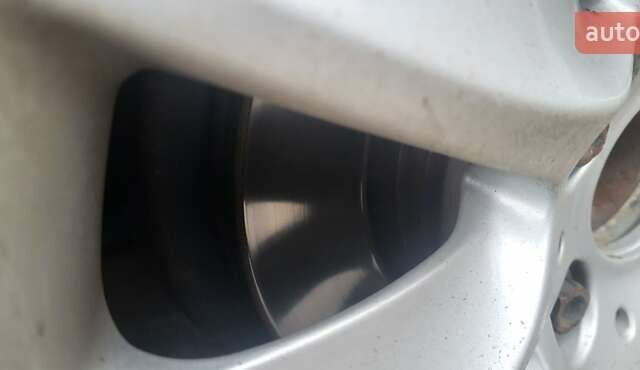 Серый Фольксваген Мультиван, объемом двигателя 2.5 л и пробегом 290 тыс. км за 6000 $, фото 5 на Automoto.ua