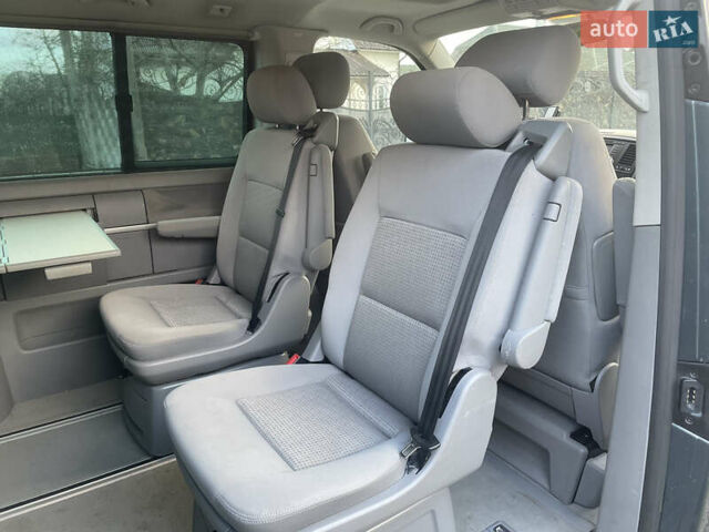 Сірий Фольксваген Мультиван, об'ємом двигуна 2.46 л та пробігом 257 тис. км за 12900 $, фото 24 на Automoto.ua