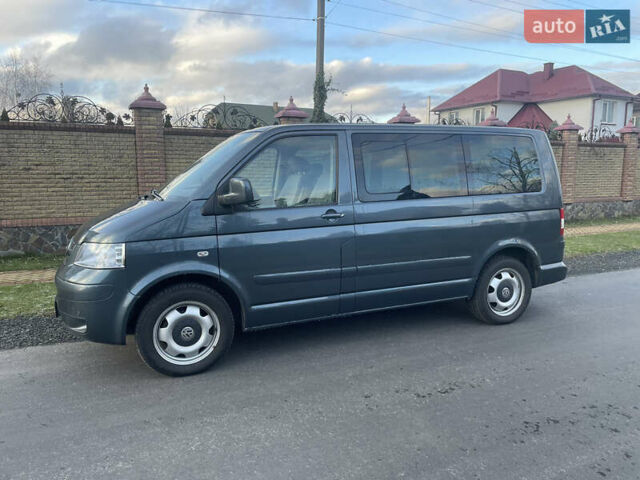 Сірий Фольксваген Мультиван, об'ємом двигуна 2.46 л та пробігом 257 тис. км за 12900 $, фото 7 на Automoto.ua