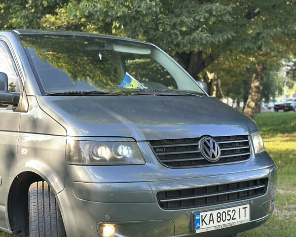 Серый Фольксваген Мультиван, объемом двигателя 2.46 л и пробегом 378 тыс. км за 18300 $, фото 4 на Automoto.ua