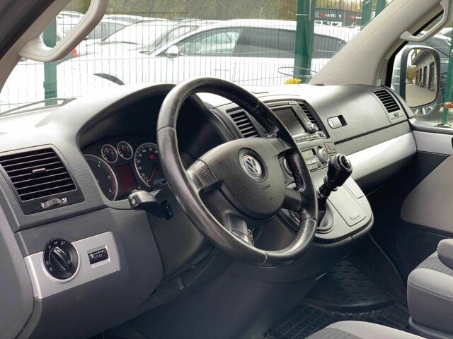 Серый Фольксваген Мультиван, объемом двигателя 2.5 л и пробегом 352 тыс. км за 14455 $, фото 8 на Automoto.ua