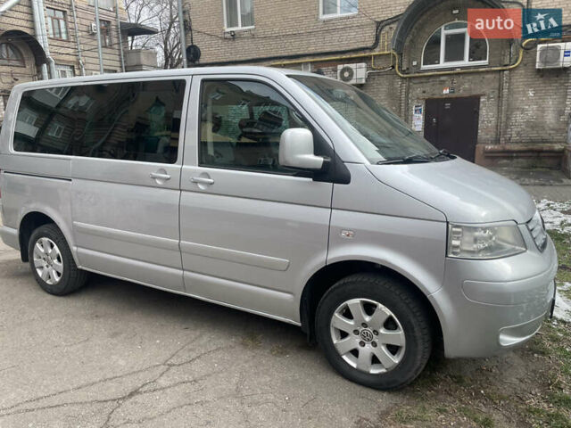Сірий Фольксваген Мультиван, об'ємом двигуна 2.46 л та пробігом 294 тис. км за 11000 $, фото 31 на Automoto.ua