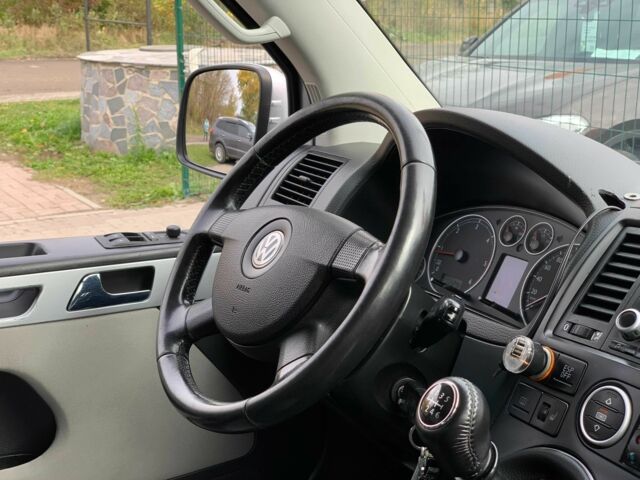 Серый Фольксваген Мультиван, объемом двигателя 2.5 л и пробегом 352 тыс. км за 14455 $, фото 17 на Automoto.ua