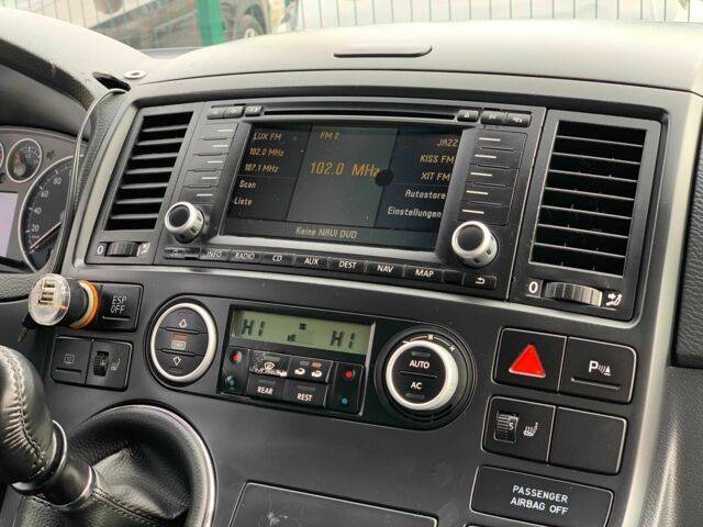 Серый Фольксваген Мультиван, объемом двигателя 2.5 л и пробегом 352 тыс. км за 14455 $, фото 19 на Automoto.ua