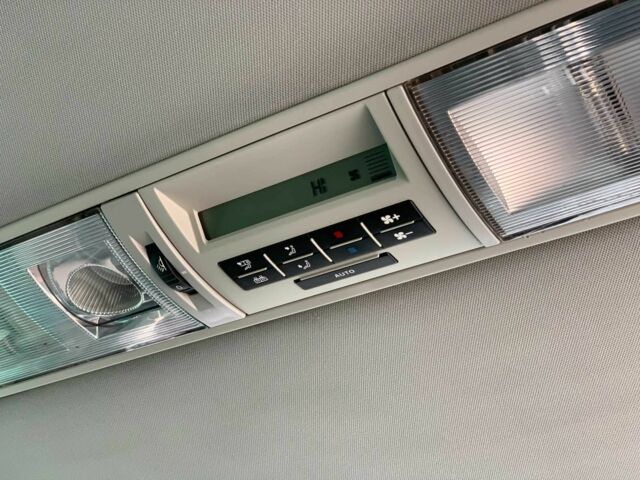 Серый Фольксваген Мультиван, объемом двигателя 2.5 л и пробегом 352 тыс. км за 14455 $, фото 15 на Automoto.ua