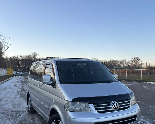 Сірий Фольксваген Мультиван, об'ємом двигуна 3.2 л та пробігом 370 тис. км за 17700 $, фото 1 на Automoto.ua
