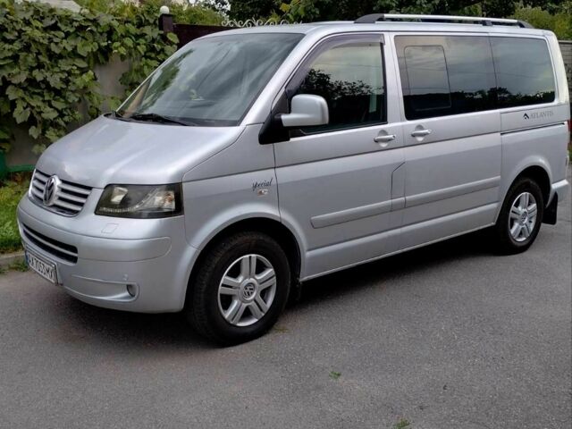 Серый Фольксваген Мультиван, объемом двигателя 2.5 л и пробегом 277 тыс. км за 16000 $, фото 6 на Automoto.ua