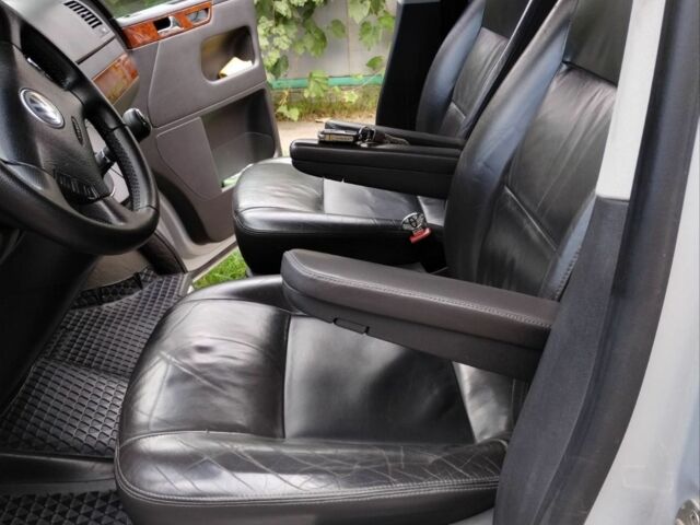 Серый Фольксваген Мультиван, объемом двигателя 2.5 л и пробегом 277 тыс. км за 16000 $, фото 3 на Automoto.ua