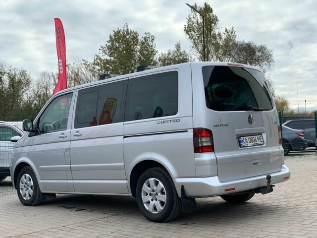 Серый Фольксваген Мультиван, объемом двигателя 2.5 л и пробегом 352 тыс. км за 14455 $, фото 6 на Automoto.ua