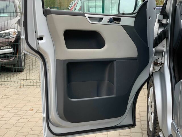 Серый Фольксваген Мультиван, объемом двигателя 2.5 л и пробегом 352 тыс. км за 14455 $, фото 7 на Automoto.ua