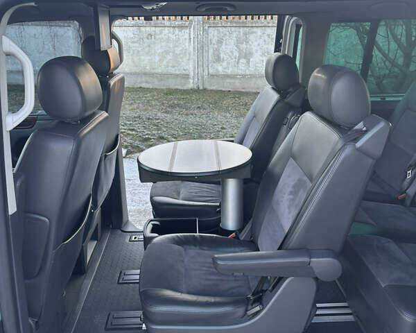 Сірий Фольксваген Мультиван, об'ємом двигуна 3.2 л та пробігом 370 тис. км за 17700 $, фото 15 на Automoto.ua