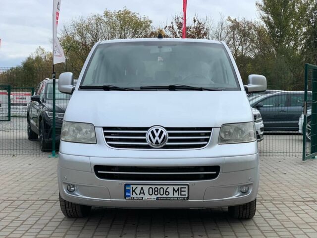 Серый Фольксваген Мультиван, объемом двигателя 2.5 л и пробегом 352 тыс. км за 14455 $, фото 1 на Automoto.ua