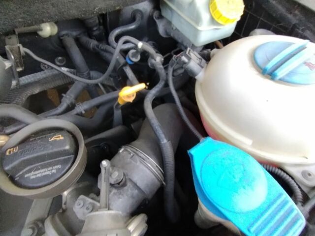 Серый Фольксваген Мультиван, объемом двигателя 2.5 л и пробегом 277 тыс. км за 16000 $, фото 2 на Automoto.ua