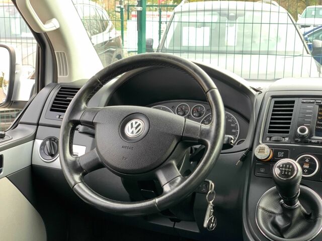 Серый Фольксваген Мультиван, объемом двигателя 2.5 л и пробегом 352 тыс. км за 14455 $, фото 21 на Automoto.ua