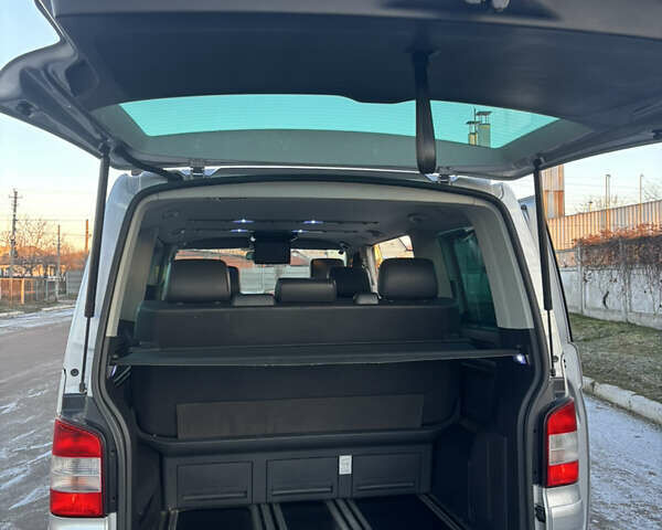 Сірий Фольксваген Мультиван, об'ємом двигуна 3.2 л та пробігом 370 тис. км за 17700 $, фото 11 на Automoto.ua