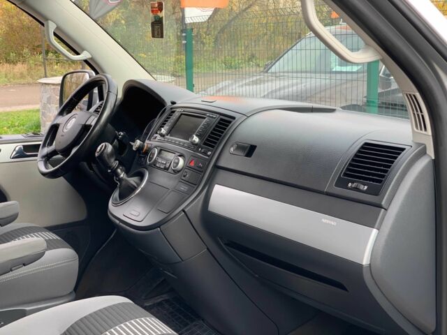 Серый Фольксваген Мультиван, объемом двигателя 2.5 л и пробегом 352 тыс. км за 14455 $, фото 16 на Automoto.ua