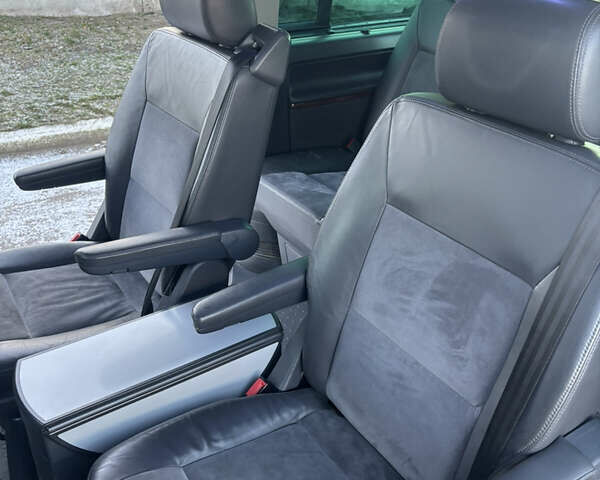 Сірий Фольксваген Мультиван, об'ємом двигуна 3.2 л та пробігом 370 тис. км за 17700 $, фото 12 на Automoto.ua