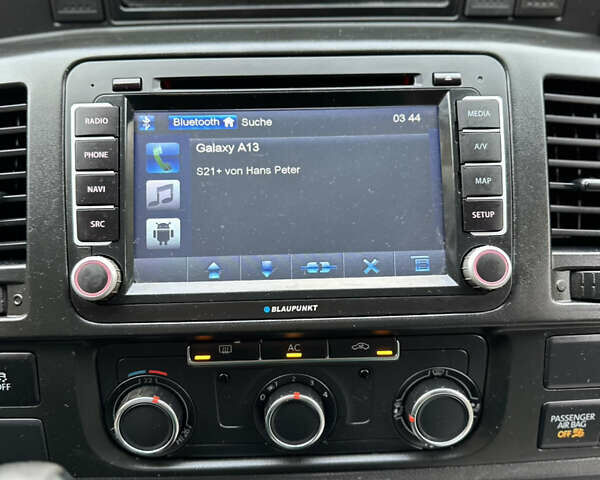 Серый Фольксваген Мультиван, объемом двигателя 1.97 л и пробегом 300 тыс. км за 14400 $, фото 52 на Automoto.ua