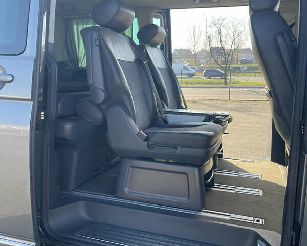 Сірий Фольксваген Мультиван, об'ємом двигуна 2 л та пробігом 291 тис. км за 21300 $, фото 4 на Automoto.ua