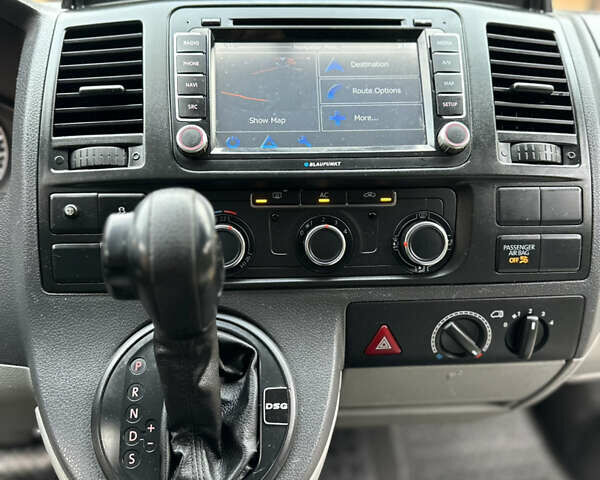 Серый Фольксваген Мультиван, объемом двигателя 1.97 л и пробегом 300 тыс. км за 14400 $, фото 51 на Automoto.ua