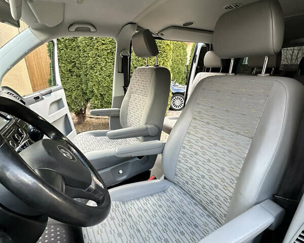 Серый Фольксваген Мультиван, объемом двигателя 1.97 л и пробегом 300 тыс. км за 14400 $, фото 31 на Automoto.ua