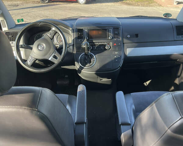 Сірий Фольксваген Мультиван, об'ємом двигуна 2 л та пробігом 291 тис. км за 21300 $, фото 6 на Automoto.ua