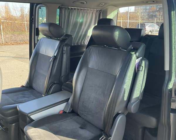 Сірий Фольксваген Мультиван, об'ємом двигуна 2 л та пробігом 291 тис. км за 21300 $, фото 12 на Automoto.ua