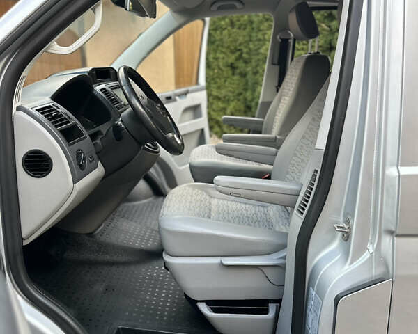 Серый Фольксваген Мультиван, объемом двигателя 1.97 л и пробегом 300 тыс. км за 14400 $, фото 20 на Automoto.ua