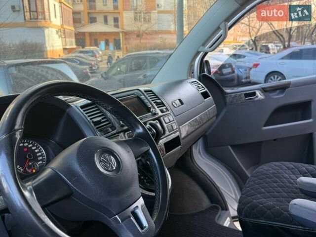 Серый Фольксваген Мультиван, объемом двигателя 1.97 л и пробегом 285 тыс. км за 19000 $, фото 14 на Automoto.ua