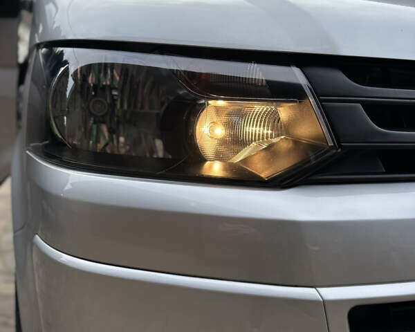 Серый Фольксваген Мультиван, объемом двигателя 1.97 л и пробегом 300 тыс. км за 14400 $, фото 47 на Automoto.ua