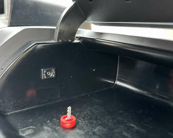 Серый Фольксваген Мультиван, объемом двигателя 1.97 л и пробегом 300 тыс. км за 14400 $, фото 56 на Automoto.ua