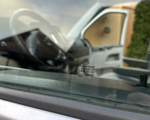 Серый Фольксваген Мультиван, объемом двигателя 1.97 л и пробегом 300 тыс. км за 14400 $, фото 29 на Automoto.ua