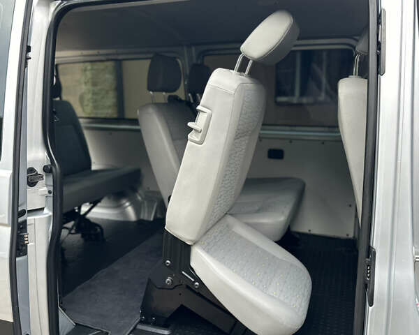 Серый Фольксваген Мультиван, объемом двигателя 1.97 л и пробегом 300 тыс. км за 14400 $, фото 27 на Automoto.ua