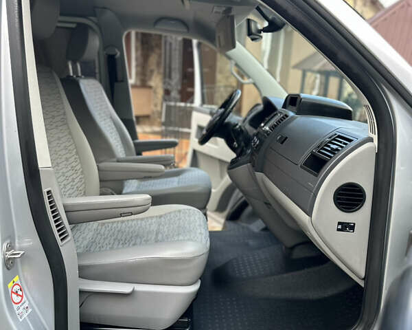 Серый Фольксваген Мультиван, объемом двигателя 1.97 л и пробегом 300 тыс. км за 14400 $, фото 25 на Automoto.ua