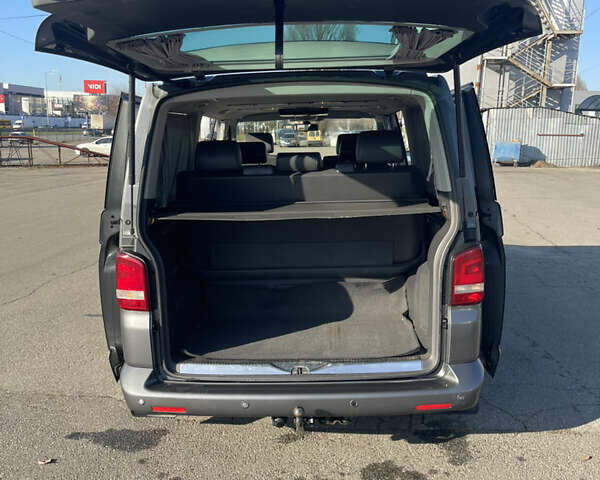 Сірий Фольксваген Мультиван, об'ємом двигуна 2 л та пробігом 291 тис. км за 21300 $, фото 5 на Automoto.ua