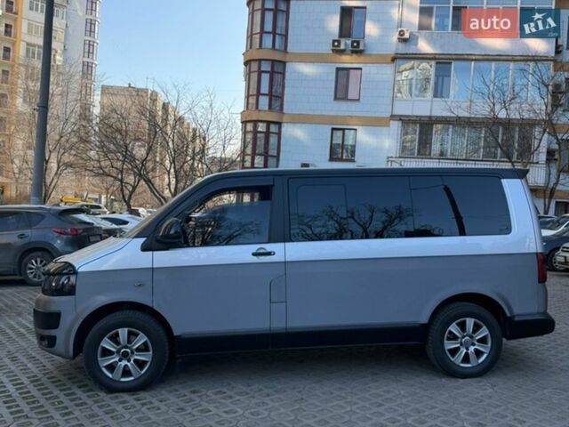 Серый Фольксваген Мультиван, объемом двигателя 1.97 л и пробегом 285 тыс. км за 19000 $, фото 4 на Automoto.ua