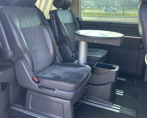 Сірий Фольксваген Мультиван, об'ємом двигуна 2 л та пробігом 291 тис. км за 21300 $, фото 11 на Automoto.ua