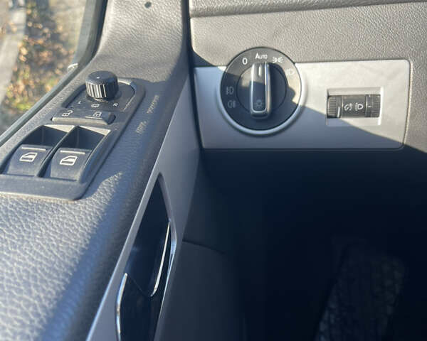 Сірий Фольксваген Мультиван, об'ємом двигуна 2 л та пробігом 291 тис. км за 21300 $, фото 9 на Automoto.ua