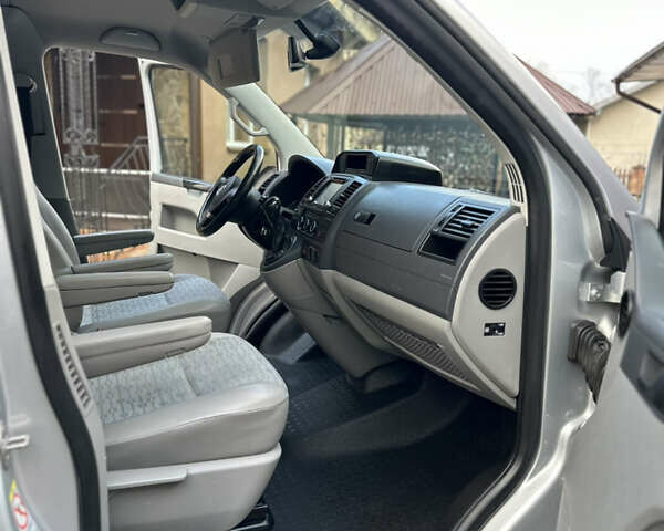 Серый Фольксваген Мультиван, объемом двигателя 1.97 л и пробегом 300 тыс. км за 14400 $, фото 24 на Automoto.ua