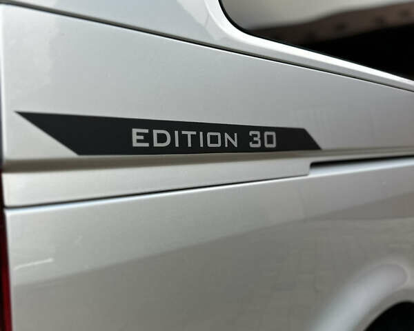 Серый Фольксваген Мультиван, объемом двигателя 1.97 л и пробегом 300 тыс. км за 14400 $, фото 19 на Automoto.ua