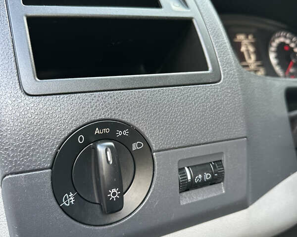 Серый Фольксваген Мультиван, объемом двигателя 1.97 л и пробегом 300 тыс. км за 14400 $, фото 30 на Automoto.ua