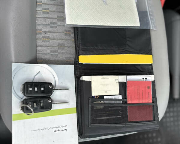 Серый Фольксваген Мультиван, объемом двигателя 1.97 л и пробегом 300 тыс. км за 14400 $, фото 57 на Automoto.ua