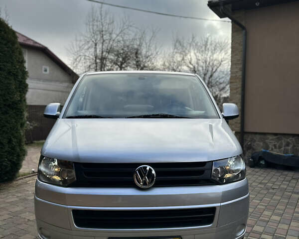 Серый Фольксваген Мультиван, объемом двигателя 1.97 л и пробегом 300 тыс. км за 14400 $, фото 2 на Automoto.ua