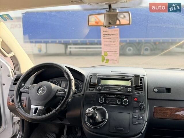 Сірий Фольксваген Мультиван, об'ємом двигуна 1.98 л та пробігом 280 тис. км за 17700 $, фото 10 на Automoto.ua