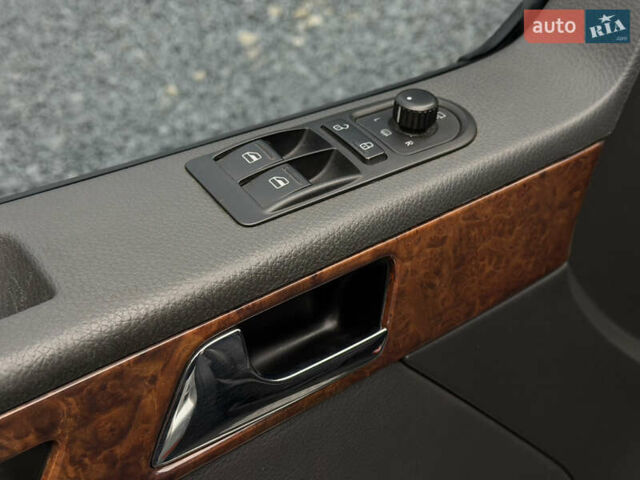 Серый Фольксваген Мультиван, объемом двигателя 1.97 л и пробегом 199 тыс. км за 21700 $, фото 18 на Automoto.ua